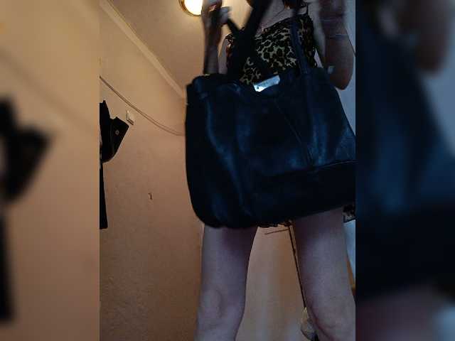 Live sex webcam photo for Alenushka888 #277535269