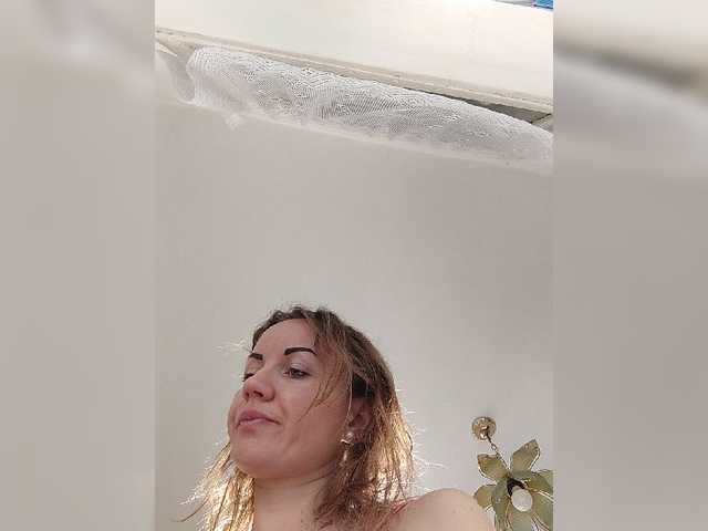 Live sex webcam photo for Alenushka888 #277574970