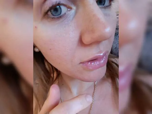 Live sex webcam photo for Alenushka888 #277625469