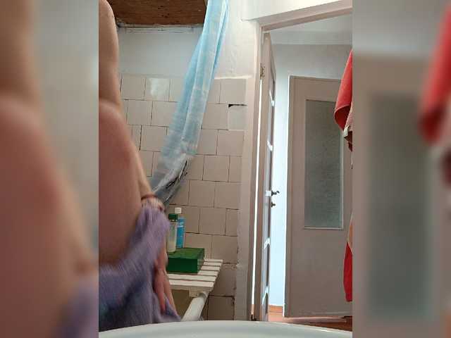 Live sex webcam photo for Alenushka888 #277682518