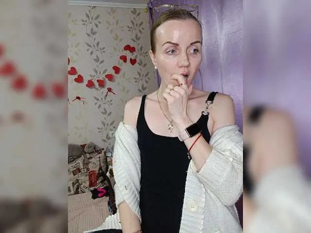 Live sex webcam photo for Alenushka888 #277800372