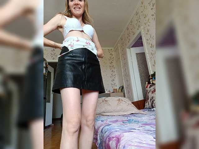 Live sex webcam photo for Alenushka888 #277958773