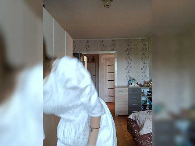 Live sex webcam photo for Alenushka888 #277970834