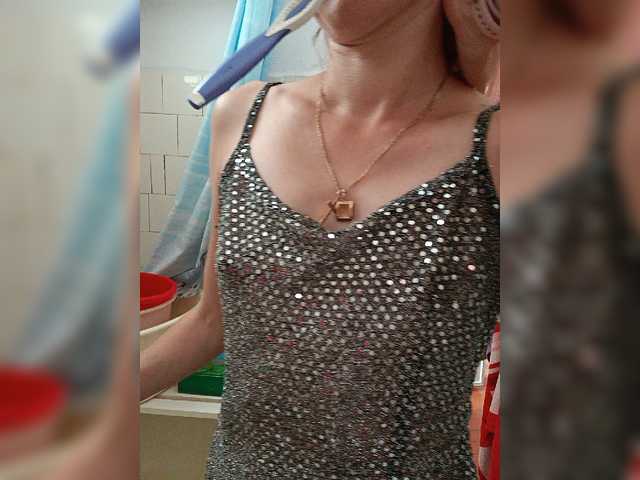 Live sex webcam photo for Alenushka888 #278061765