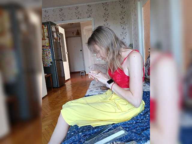 Live sex webcam photo for Alenushka888 #278068633