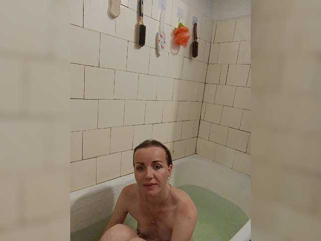 Live sex webcam photo for Alenushka888 #278161984