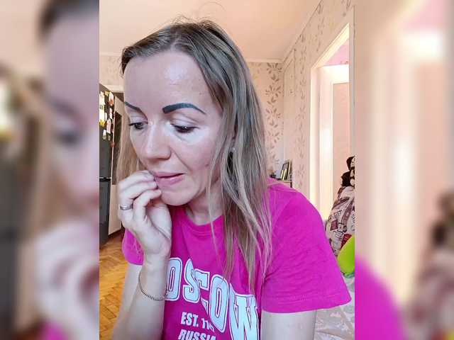 Live sex webcam photo for Alenushka888 #278257969