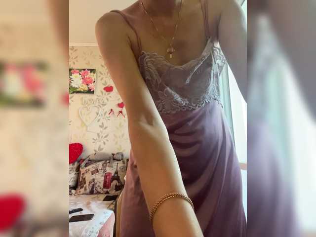 Live sex webcam photo for Alenushka888 #278296823