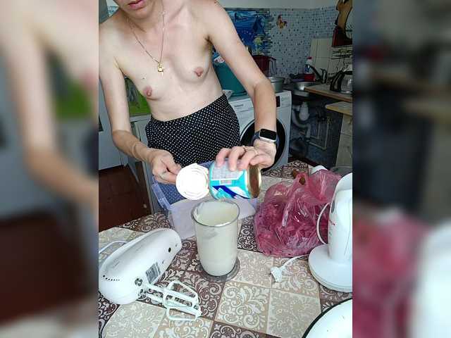 Live sex webcam photo for Alenushka888 #278938335