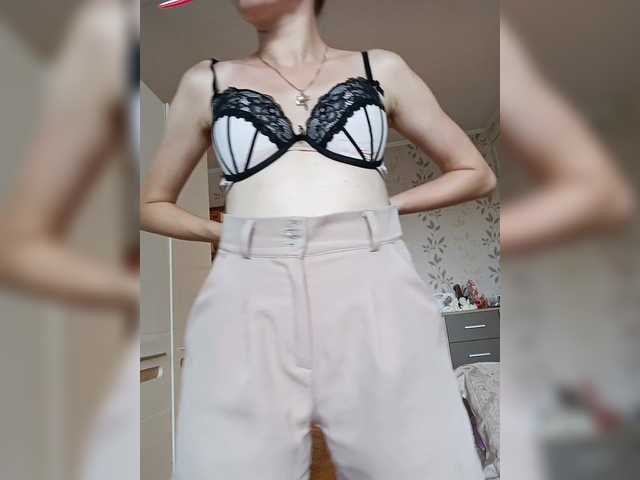 Live sex webcam photo for Alenushka888 #281686203