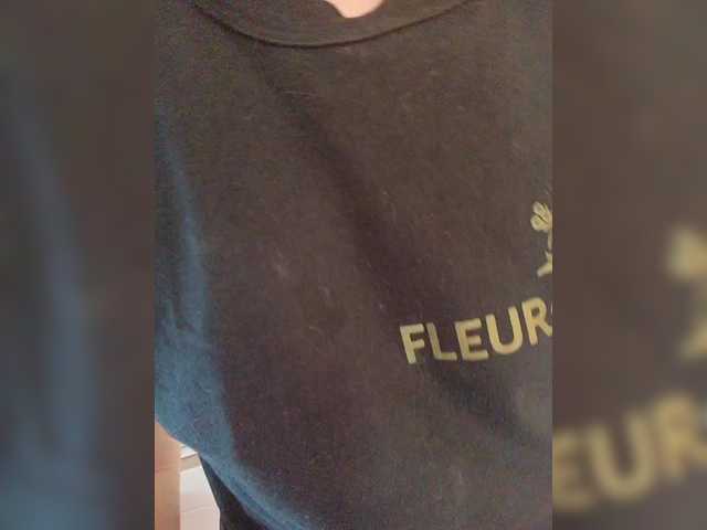 Live sex webcam photo for Alenushka888 #286197671