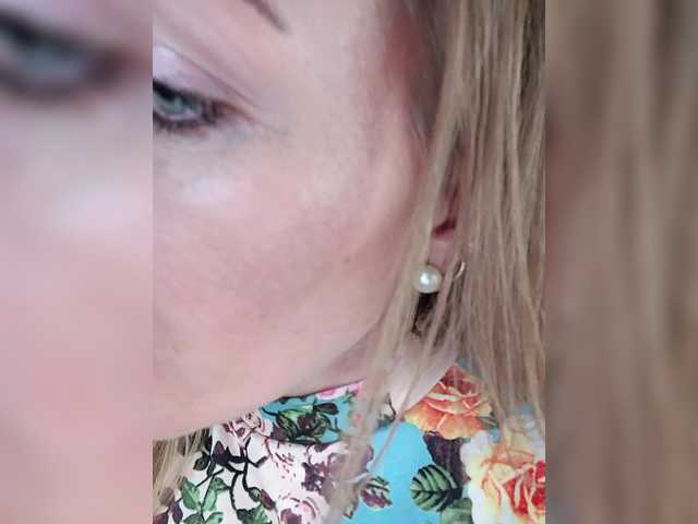 Live sex webcam photo for Alenushka888 #289724324