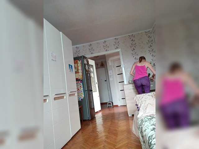 Live sex webcam photo for Alenushka888 #289886740