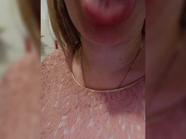 Live sex webcam photo for Alenushka888 #289904807