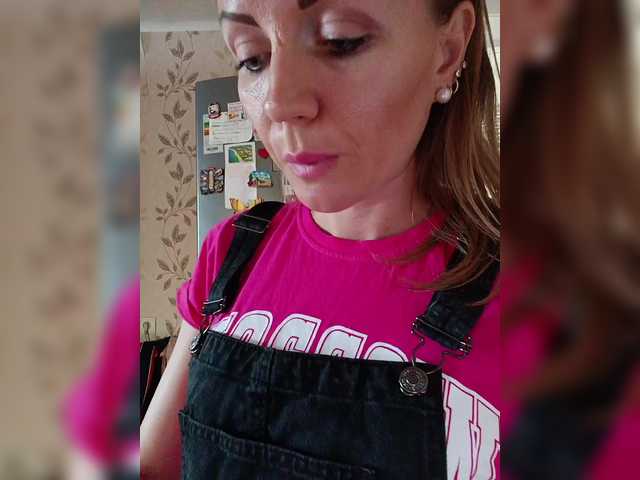 Live sex webcam photo for Alenushka888 #290020589