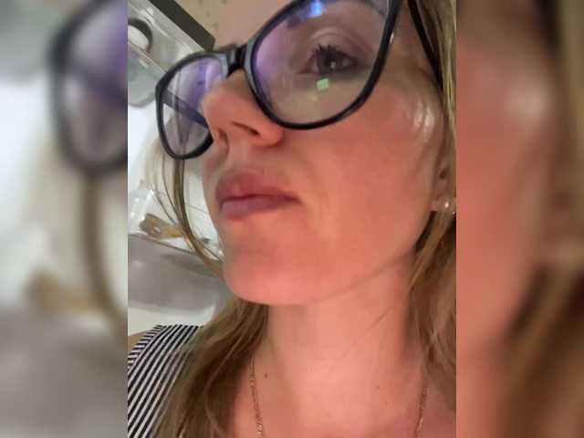 Live sex webcam photo for Alenushka888 #290031169