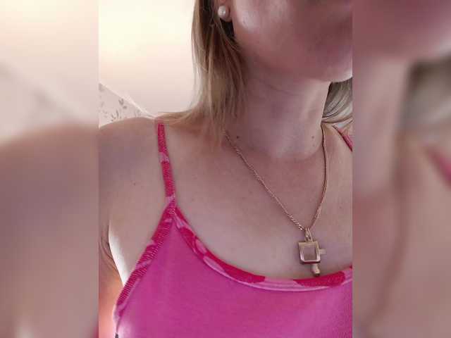 Live sex webcam photo for Alenushka888 #290039657