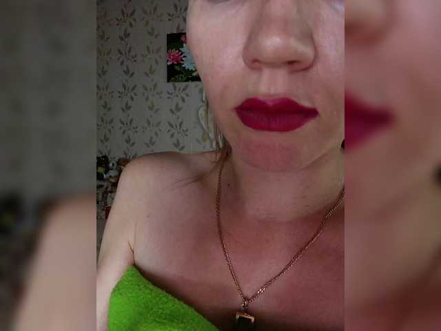 Live sex webcam photo for Alenushka888 #290144320