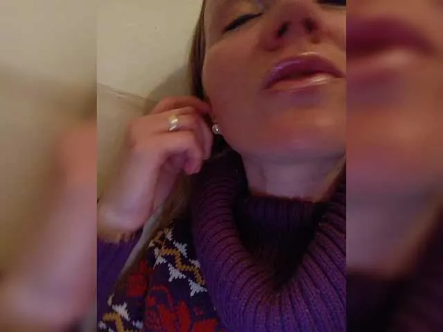 Live sex webcam photo for Alenushka888 #290275956