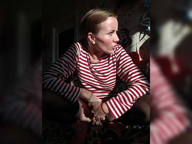 Live sex webcam photo for Alenushka888 #290280901