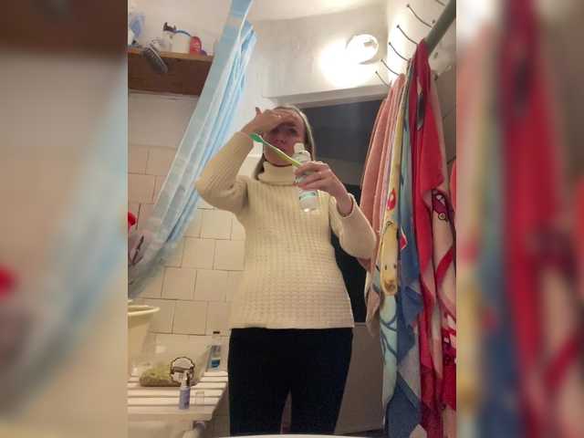 Live sex webcam photo for Alenushka888 #290288648