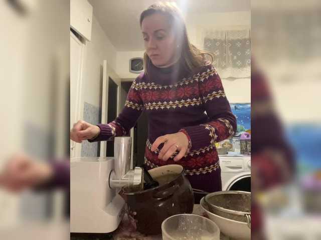 Live sex webcam photo for Alenushka888 #290331238