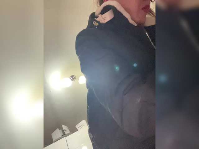 Live sex webcam photo for Alenushka888 #290377118