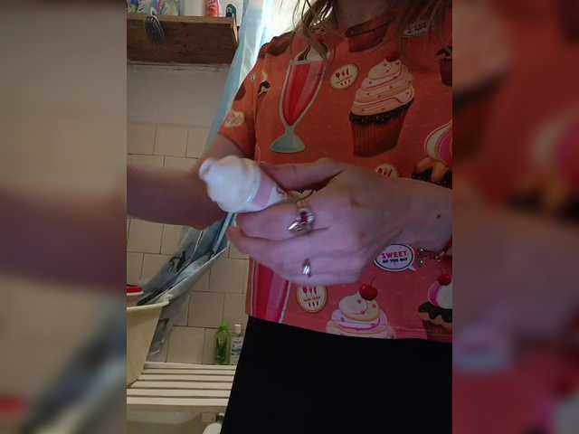 Live sex webcam photo for Alenushka888 #290420903