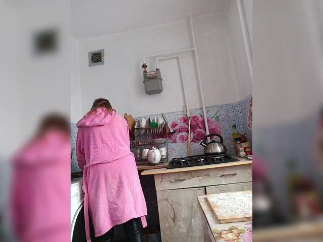 Live sex webcam photo for Alenushka888 #290500118