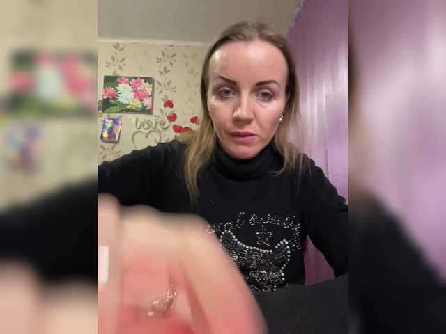 Live sex webcam photo for Alenushka888 #290544265