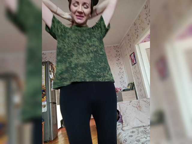 Live sex webcam photo for Alenushka888 #290547496