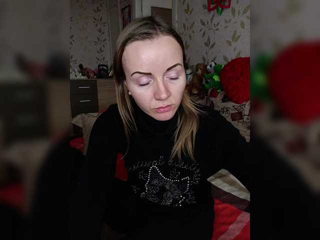 Live sex webcam photo for Alenushka888 #290588185