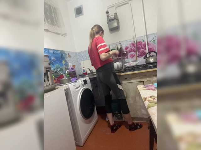 Live sex webcam photo for Alenushka888 #290727119