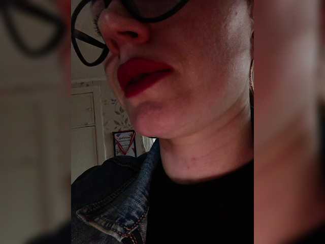 Live sex webcam photo for Alenushka888 #290738725