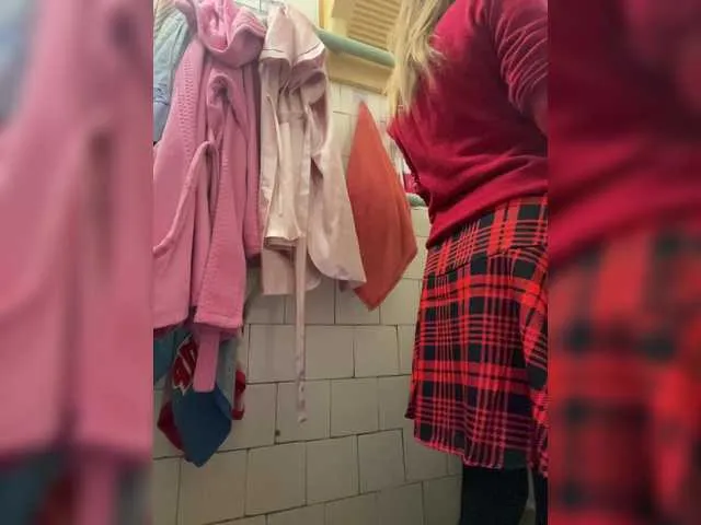 Live sex webcam photo for Alenushka888 #290760078