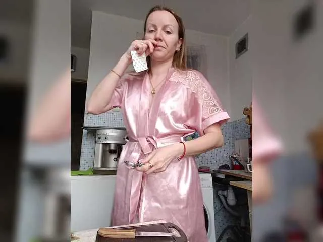 Live sex webcam photo for Alenushka888 #290763671