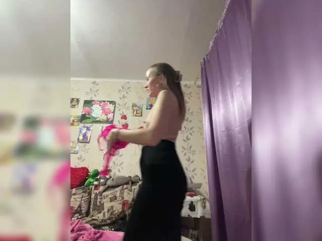 Live sex webcam photo for Alenushka888 #290774967