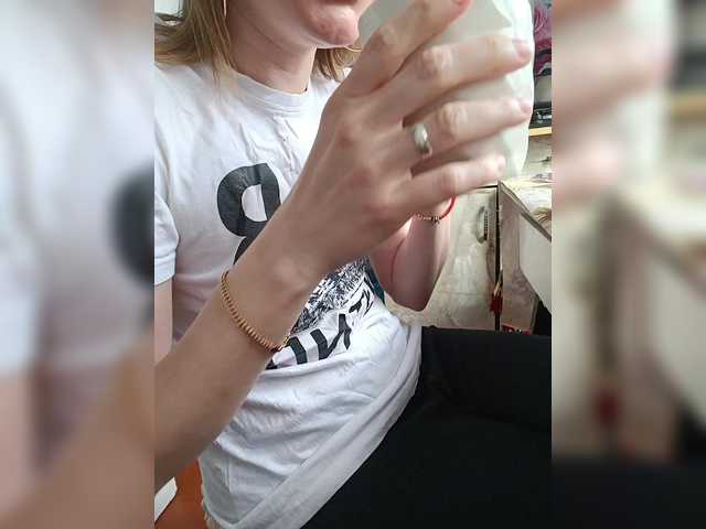 Live sex webcam photo for Alenushka888 #290778738