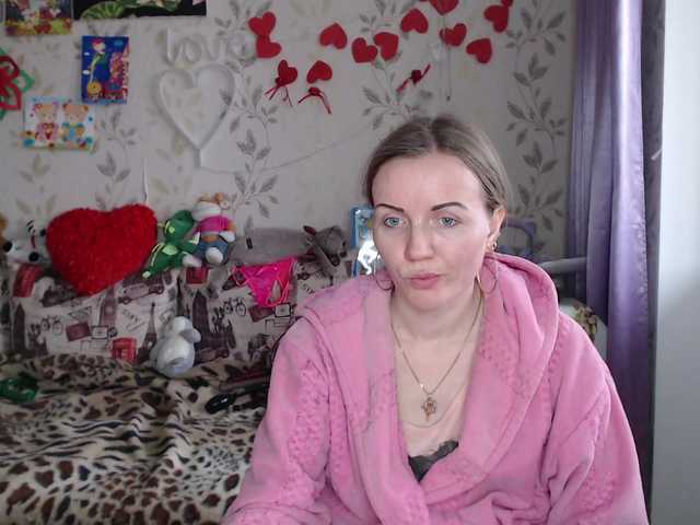 Live sex webcam photo for Alenushka888 #290780299