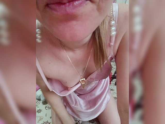 Live sex webcam photo for Alenushka888 #290785804