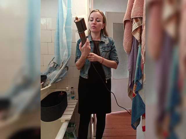 Live sex webcam photo for Alenushka888 #290826925