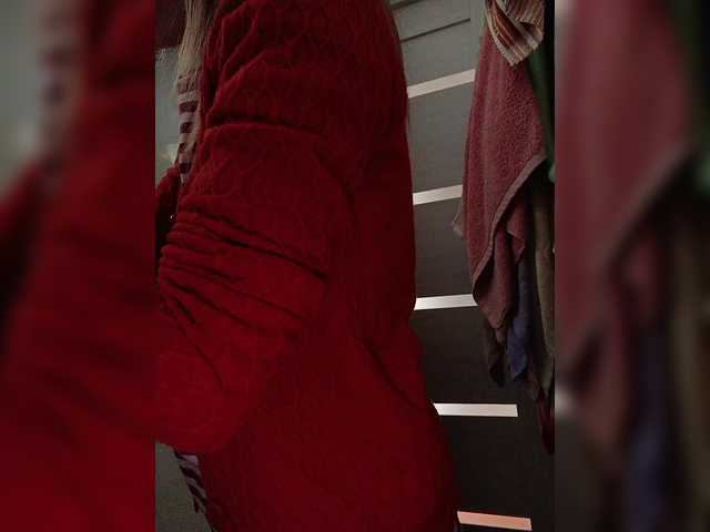 Live sex webcam photo for Alenushka888 #290860214