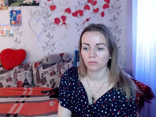 Live sex webcam photo for Alenushka888 #290887618