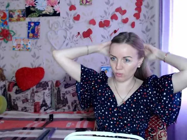 Live sex webcam photo for Alenushka888 #290894700