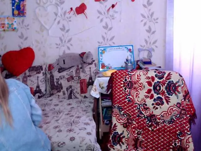 Live sex webcam photo for Alenushka888 #290901664