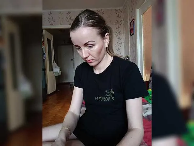 Live sex webcam photo for Alenushka888 #290908165