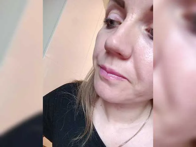 Live sex webcam photo for Alenushka888 #290914019