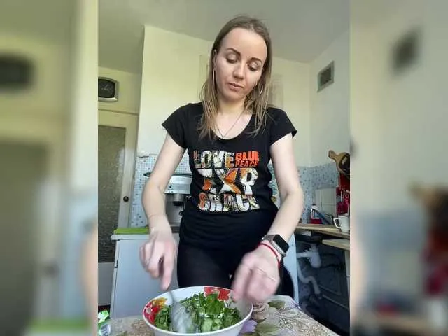 Live sex webcam photo for Alenushka888 #290920391