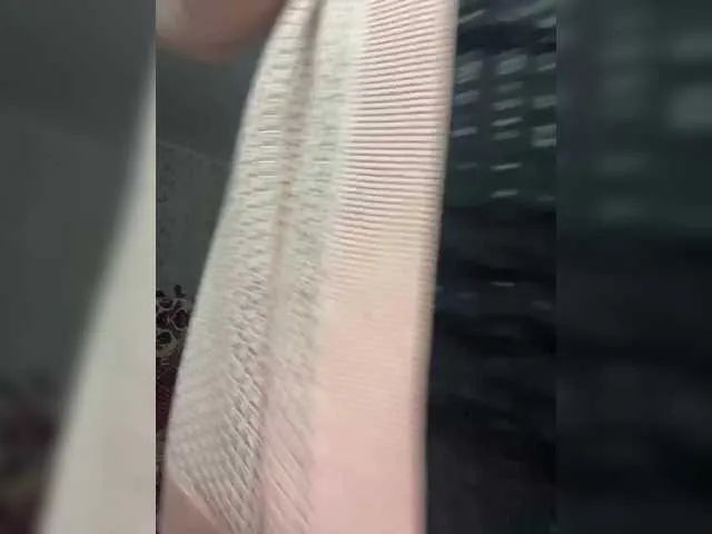 Live sex webcam photo for Alenushka888 #290986930