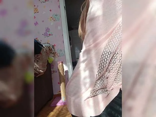 Live sex webcam photo for Alenushka888 #290990309